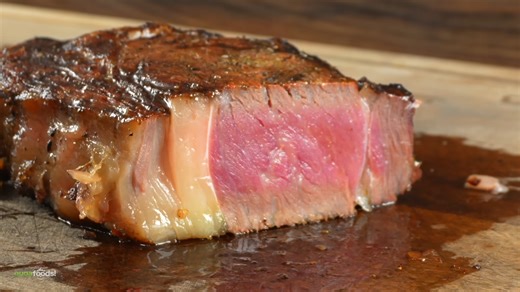 He aged steak in Texas Roadhouse butter and the result shocked the table