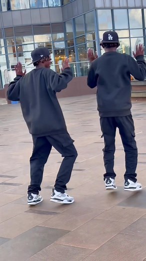 Twins Dancing Together: Unforgettable TikTok Moments