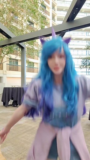 Exploring San Francisco with Izzy Moonbow Cosplay