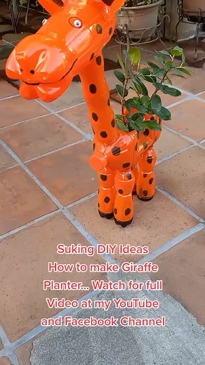 DIY Giraffe Planter: Recycled Plastic Bottle Ideas