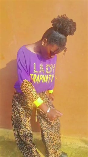 Dare to stand out with a wild twist! These wide-leg jeans, in an earthy-brown tone, sculpt your silhouette while ensuring effortless comfort. The bold animal print transforms simple tops into edgy outfits, making them perfect for coffee runs or weekend adventures. Pair them with boots for a city chic look or sandals for a laid-back vibe. For a natural earthy vibe, pair them with the Lady Trap Native Women’s Colorblock Sweatshirt | Leopard Print Crewneck | Streetwear Pullover | 85% Cotton. Click 