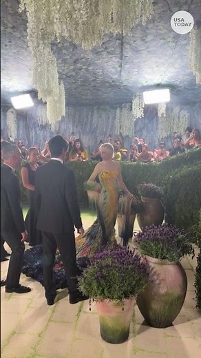 Emma Chamberlain one of the first on Met Gala red carpet