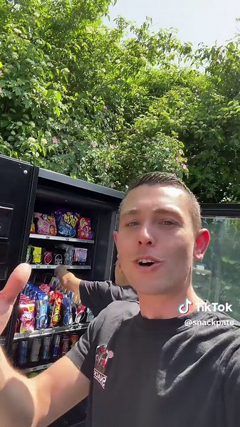 So geht das #snackpate #vendingmachine #vending #snackautomat #automatenkiosk #vendingmachinebusiness #snackautomaten #takis #redbullpeach #verkaufstipps