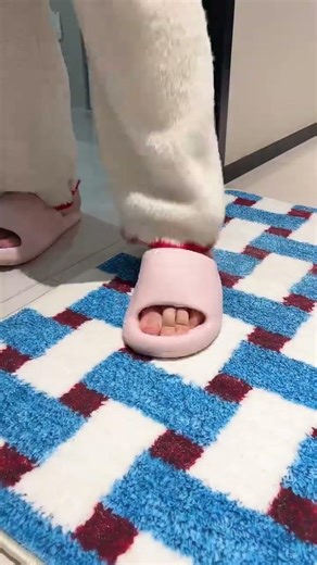 A wet bathroom floor? Get an absorbent mat! It absorbs water quickly and efficiently safe to use.