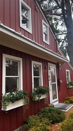 The best part about this home's new siding? This bold red will stay rich for decades - no fading, no painting, just lasting color thanks to Celect’s advanced Kynar Aquatec finish. Pictured: Board & Batten | Imperial Red 📹: @monmouth_vinyl | Celect Siding & Trim