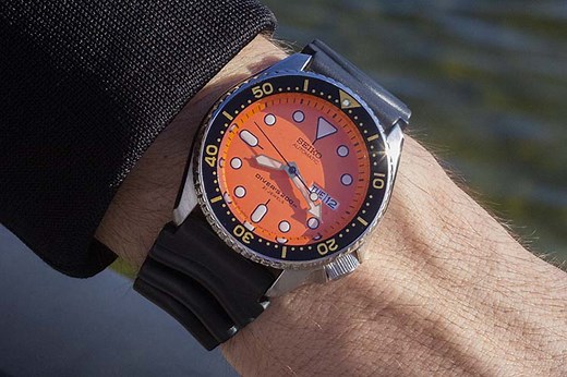 Reviewing The Seiko SKX011J, The Loud Orange Dial Diving Icon