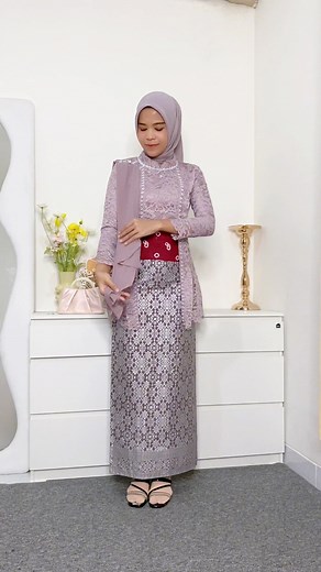 113K views · 2K reactions | [spill dicaption] outfit kondanganSpill outfit ♡ set kebaya bio no 367♡ tas bio no 389♡ daster bio no 130♡ jilbab bergo bio no 62cara pesan ➣ klik link dibio ku ➣ cari no koleksi diatas | Yeni review | Facebook