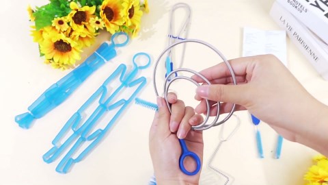 Patelai 20 Pcs Hydration Bladder Cleaning Kit, Water Bladder Cleaning Brush Includes Flexible Long Bladder Brush for Hose Small Brush Reservoir Brushes Cleansing Tablets Collapsible Frame for Bladder