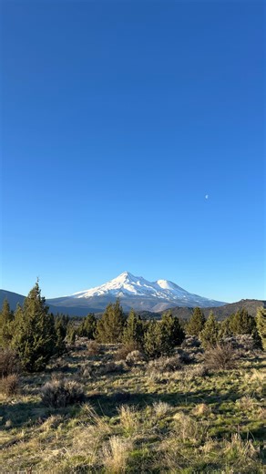 kirakirausa on Instagram: "#マウントシャスタ（Mount Shasta） **4,322メートル**（14,179フィート） #キラキラusa #kirakiratours"