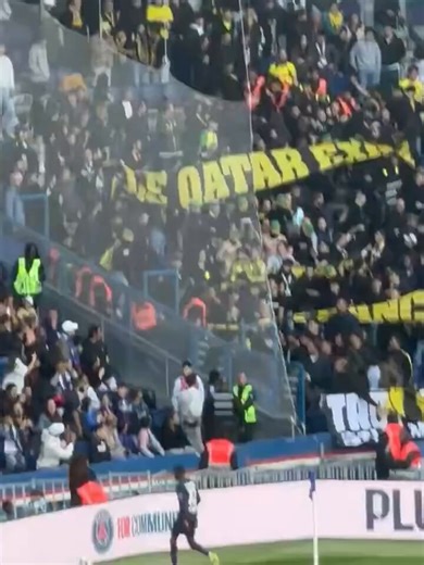 RT @thecasualultra: 🇫🇷 Security tried to remove Nantes message away at Paris SG tonight, but without success. “Qatar demands, the LFP obe…