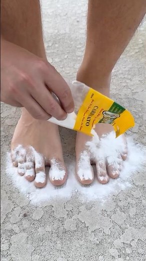 This Household Ingredient Kills Foot Fungus Fast #diy #healthtips #feet