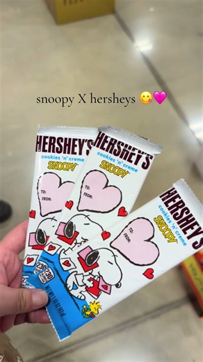 snoopy hersheys cookies and cream 😋 they are so yummy @Hershey's #snoopy #snoopylover #hershey #snoopydog #esnupi