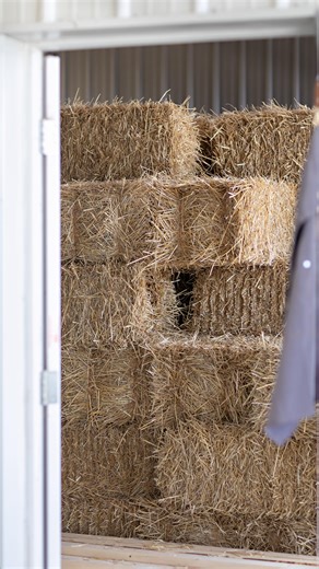 Building Integrity on Instagram: "One of the most asked questions regarding our prefabricated straw panels is regarding fire resiliency. Straw bale construction has performed exceptionally well in fire tests, and we even conducted one ourselves to prove it. This plaster covered panel was put under direct flame for over 60 minutes. The front side of the panel got hot enough to char, while the other side remained at ambient temperature. Earthen plaster is a great interior or exterior finish for st