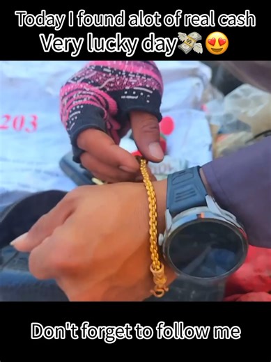 Dumpster Diving Finds: Phones, Cash, Gold & More!