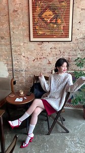 "Em nói em yêu mưa, nhưng em lại mở ô khi trời mưa. Em nói em yêu mặt trời, nhưng em lại đi tìm một bóng râm khi mặt trời tỏa nắng. Em nói em yêu gió nhưng em lại đóng cửa sổ khi gió lùa. Đó là lý do tôi sợ em nói em yêu tôi." | Basic Shop