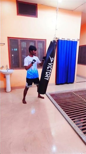 👊 Workout On Heavy Punching Bag 🥊💪_ #shorts #punchingbagworkout #ytshorts