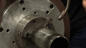 「火花や機材を使った産業・工業工房で働くロボット溶接機」の動画素材（ロイヤリティフリー）3636674787 | Shutterstock