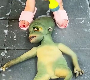 228K views · 269 reactions | Deep Space Scrub! Restoring a Grimy Alien Toy to Life! | Transformazing | Facebook