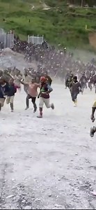 164K views · 2.1K reactions | #BreakingNews #gateburuk Wooo Guys see, Bcoz of Luck of Job Opportunity, This is what happened in Pogera Gold Mining Enga Province. Sorry Fans_No Sound Mi Kumul #video #trending #foryou | Pacific Fans | Facebook