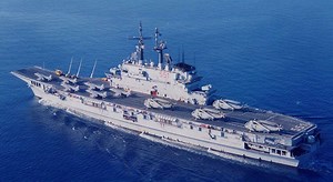 Addio alla nave Garibaldi, la portaerei storica lascia il posto a Trieste