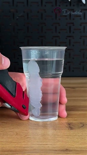 Testing silicone’s reaction to water 💧 #fun #diyexperiment #siliconetest