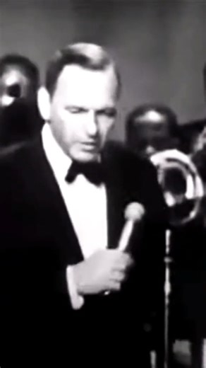 "Comedy gold: Johnny Carson vs. unpredictable guests!" 🤣🤣#deanmartin #chuckconnors #petesclassics #nicetoremember #erinnerung | Johnny Carson Lovers