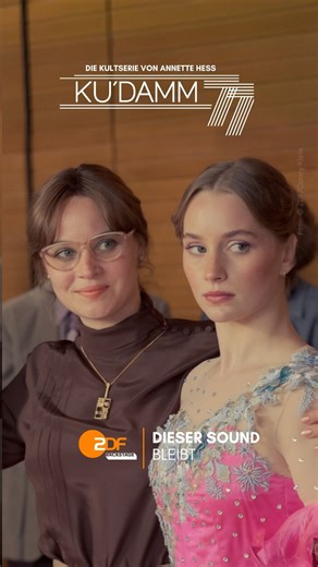 News & Updates zur Erfolgsserie Ku’damm on Instagram: "So Leuteee, jetzt ist es offiziell 🥹✨ Ku’damm 77 ist online! Vor 11 Monaten haben wir alle noch täglich von @sonjagerhardt einen Ohrwurm serviert bekommen ☕🎶 Unvergessen. Unfreiwillig. Immer noch im Kopf. Die Backstage-Dokumentation nimmt dich mit hinter die Kulissen – zwischen Proben, Kamera und ganz viel Leidenschaft. Erlebe Sonja Gerhardt und das Ensemble und entdecke, wie eine neue Generation dem Ku’damm ihren eigenen Sound verleiht.🎬