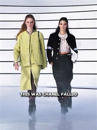 Two icons, One walk | Chanel FW20 #chanel #vittoriaceretti #riannevanrompaey #fw2021 #runway
