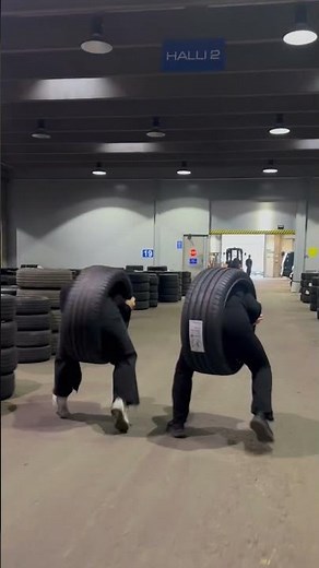 Hallusinoinko vai karkaako nää renkaat käsistä?😳