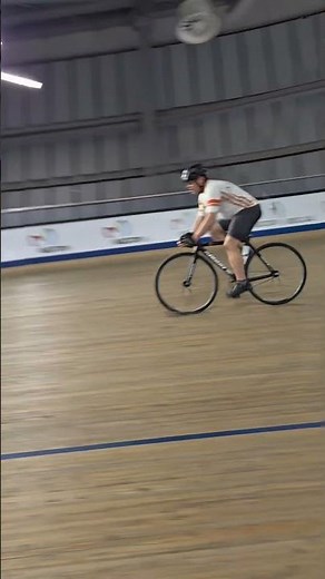 I Tried Velodrome Cycling For The First Time!