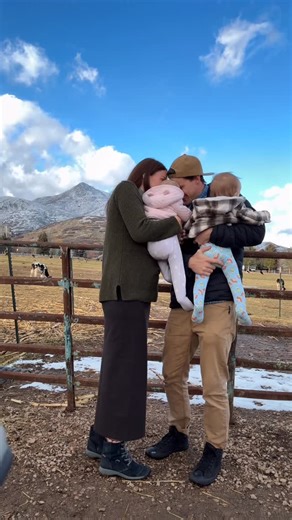Haneia on Instagram: "Notre séjour au @homesteadmidwayutah a été comme une parenthèse enchantée dans @hebervalley ❄️🏔️. Soirées au coin du feu avec un chocolat chaud, découvertes des petites boutiques du village, moments chaleureux en famille… Tout était réuni pour un week-end inoubliable. Cette région nous a vraiment touchés en plein cœur 🤍✨ #HomesteadMidway #HeberValley #EscapadeEnFamille #MagieDeLHiver #Utah Invitation*"