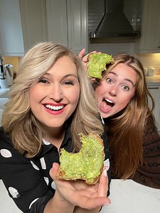 936K views · 39K reactions | Do your avocados go bad before you have a chance to use them? 陋 Here’s an super simple hack that can help! One scoop is good for two people but you can always use a cookie scooper to make individual sizes  Keep in the freezer until needed. I use them for smoothies too. Let me know if you try it! #avocado #hack | Jennifer Valentyne | Facebook