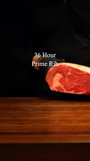 🥩 Prime Rib Sous Vide | Prime Rib Sous Vide This is the prime rib I cooked last year, and it's still one of the best I've ever made. I'm sharing it again because it's a surefire way to get perfect ribs for the holidays and special occasions. I started with a premium Choice rib from Costco, about 5 pounds. I removed the fat and silver membranes to ensure a more tender texture and allow the seasoning to penetrate the meat all over. 🔹 Dry Brine: The ribs were generously seasoned with kosher salt 