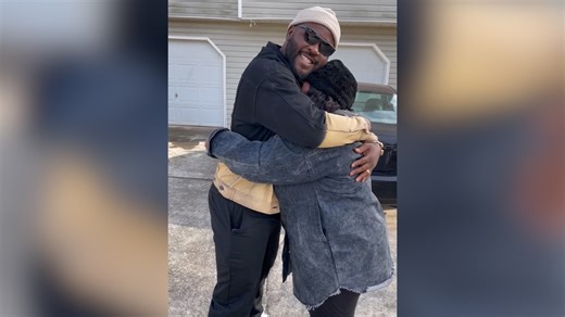 25K reactions · 789 shares | This mom is floored (for real!) when she unexpectedly sees her son again after 10 years. #humankind | Humankind | Facebook