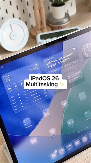 Paperlike on Instagram: "Stage Manager on the iPad just leveled up! With iPadOS 26, Apple finally brings full macOS-style multitasking: 🪟 Freeform Windowing: Open multiple apps in fully resizable windows. Move them anywhere, layer them, or snap side-by-side with flick gestures. 🚦 Mac-style Window Controls: Each window now has minimize, close, and full-screen buttons in the corner, just like on macOS. 🖥️ Exposé-style multitask view: Swipe up to see all windows at once. 🧭 New Menu Bar: Pull do