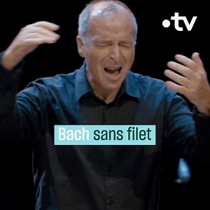 Avec l' Ensemble Baroque de Toulouse, Michel Brun partage son amour de la musique. Suivez-le dans les coulisses des « Cantates sans filet », un projet ambitieux qui réunit musiciens, chanteurs et public autour de l'œuvre de Bach. « Bach pour tous » est disponible en replay sur france.tv ➡️ bit.ly/3rleUqM | France tv culture