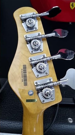 Tagima TW-73 Woodstock Series Sunburst — O Jazz Bass Nacional com Alma Vintage!