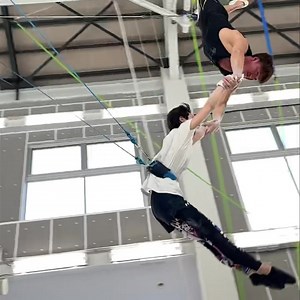 23 reactions | Happy Sunday Flying trapeze class ✨ Double Pike by...