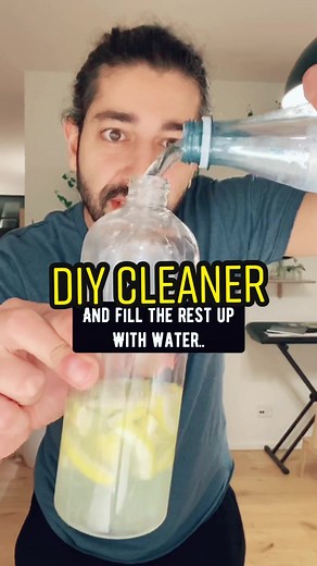 Amazing way to recycle lemon peels.. 😳🍋 #cleantok #lemonpeels #lemon #recycle #kitchenhack #cleaninghacks #hacks #diy #howto #springcleaning #recipes #wow