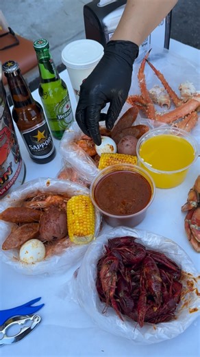 🦀The Kickin’ Crab🦐 Tell us a corny joke in the comments 👇 ____________________ #CajunFlavors #SeafoodDelight #crawfish #shrimp #crab _____________________ 👇🏼TAG YOUR BUDDY👇🏼 | The Kickin Crab Westminster on Magnolia St.
