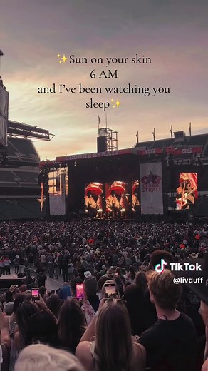 A magical moment🥹🤍 #chrisstapleton #georgestrait #lincolnfinancialfield #concert #newjersey