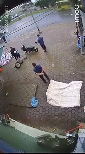 Diễn biến cuối cùng trong quá trình giải cứu thành công cháu bé ở Bắc Ninh. Phải nói là các lực lượng "đ.ánh án" rất tuyệt vời, kết hợp nhuần nhuyễn giữa khả năng thương thuyết, tạo tình huống để đánh lạc hướng đối tượng và hành động nhanh gọn, dứt khoát để giải cứu cháu bé an toàn... | Hòa Bình