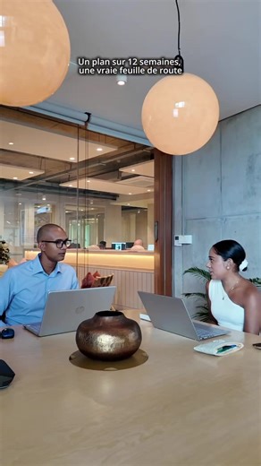 Vision board 2026, à deux. Prendre le temps de s’arrêter. Parler de ce qu’on veut construire. Aligner nos envies, nos projets, nos rythmes. Le vision board, ce n’est pas “manifester”. C’est mettre des mots sur une direction et faire des choix plus conscients ensuite. Construire une vie, un business, des projets, ça se fait rarement seul. Et encore mieux quand on avance ensemble. 2026, on arrive. ✨ Est-ce que vous avez fait votre vision Board à deux pour cette nouvelle année ? #ilemaurice #tiktok