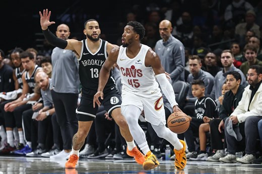 Fan runs onto court in final minutes of Nets-Cavaliers, tries to get to Donovan Mitchell