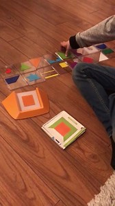 Philip - Antoine 9 ans , nous explique comment jouer avec le jeux SMART GAMES ( CODE COULEUR )!!! • Jeux de réflexion pour 1 joueur • 5-99 ans • 100 défis • Facile à très difficile • Reproduire l’image couche par couche ➡️ Disponible en boutique et en ligne ➡️ Suivez-nous sur Facebook et Instagram 👇👇👇 www.surplusrangermodeenfantine.com | Surplus Ranger