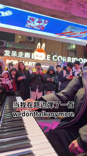 Năng lượng từ Piano đường phố: We Don’t Talk Anymore