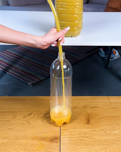 Quick juice transfer trick 🍊 | Handy Dandy