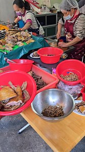 嘉義老字號紅燒鴨肉麵，剛開店就客滿，滷菜超下酒，一定要加甜甜的粉紅色醬 | 今天吃什麼