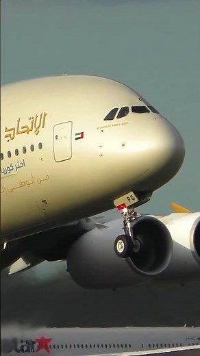 CLOSE UP A380 Take off!