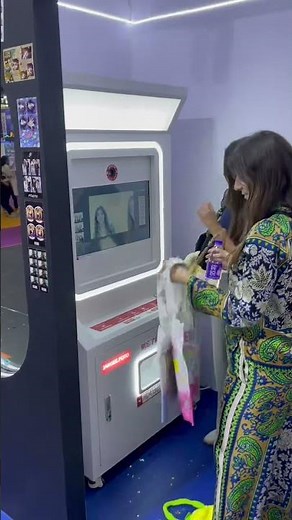 Would You Try This? Full-screen Lift-Adjustable Photo Booth in Action